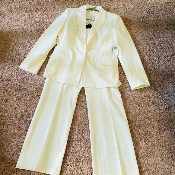 Tahari Jackets & Blazers - Tahari Blazer and pant set